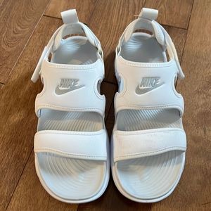 NWOT Nike Sandals
